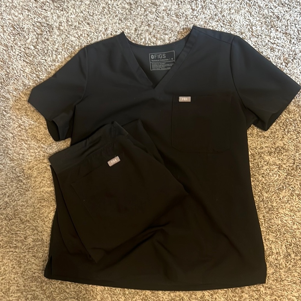 FIGS BLACK SCRUB SET